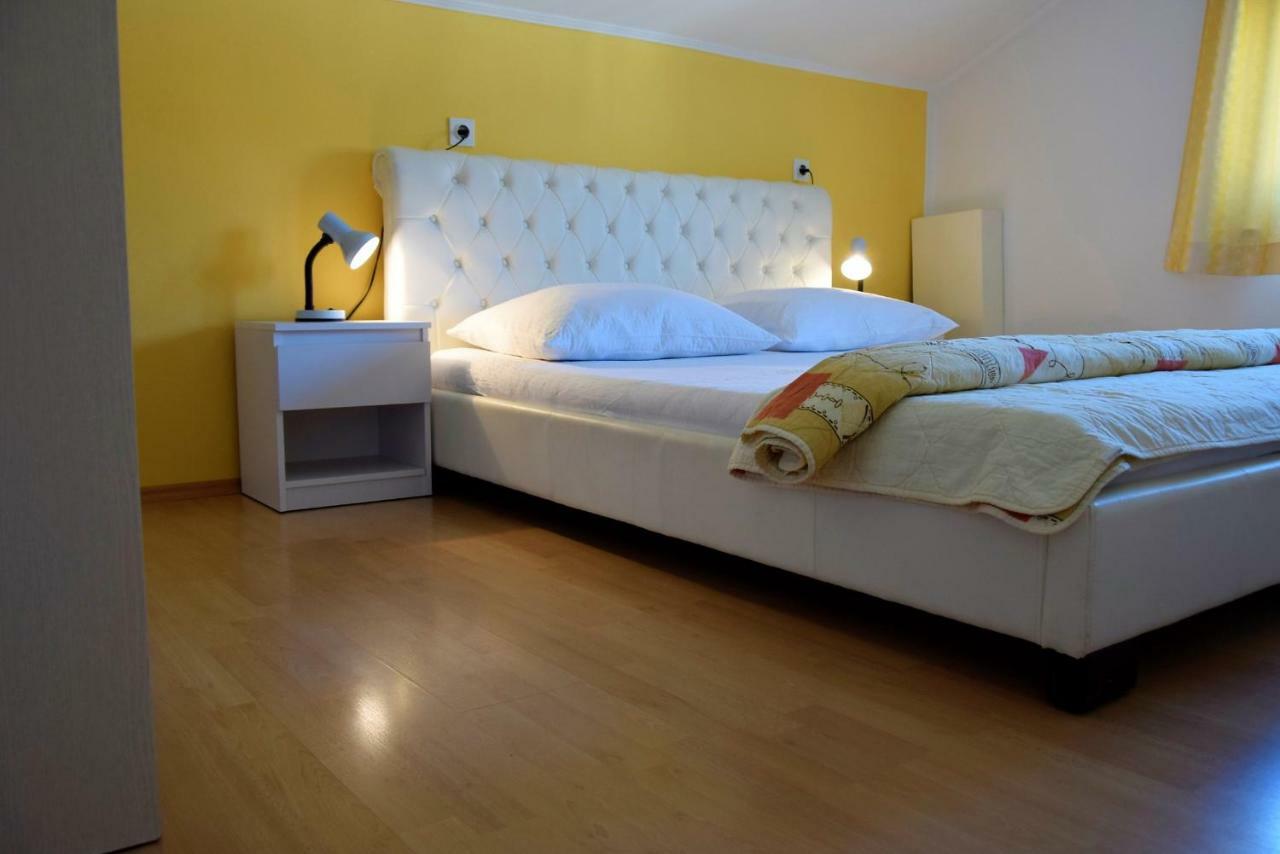 Miramar Apartments Banjol Extérieur photo