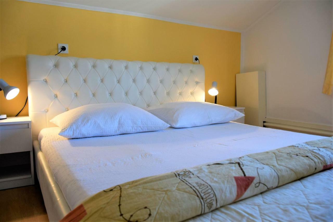 Miramar Apartments Banjol Extérieur photo