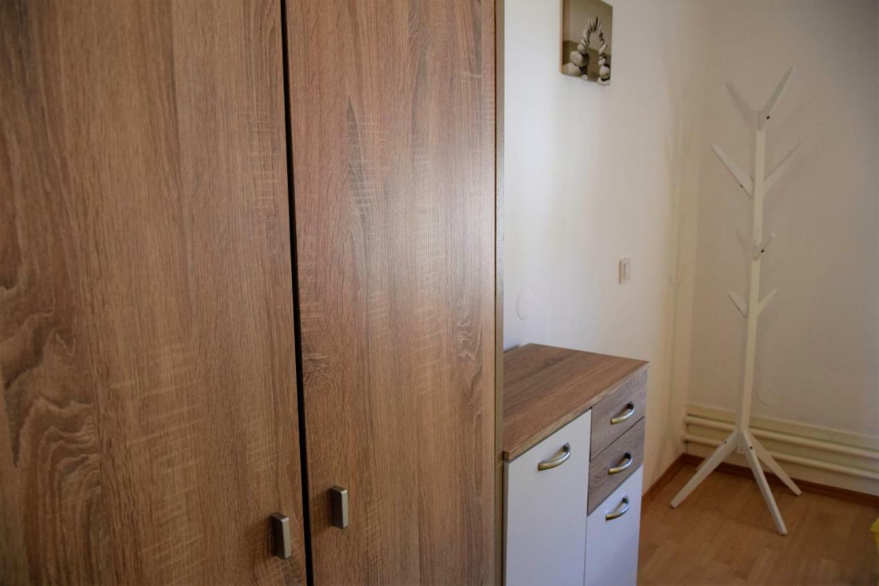 Miramar Apartments Banjol Extérieur photo